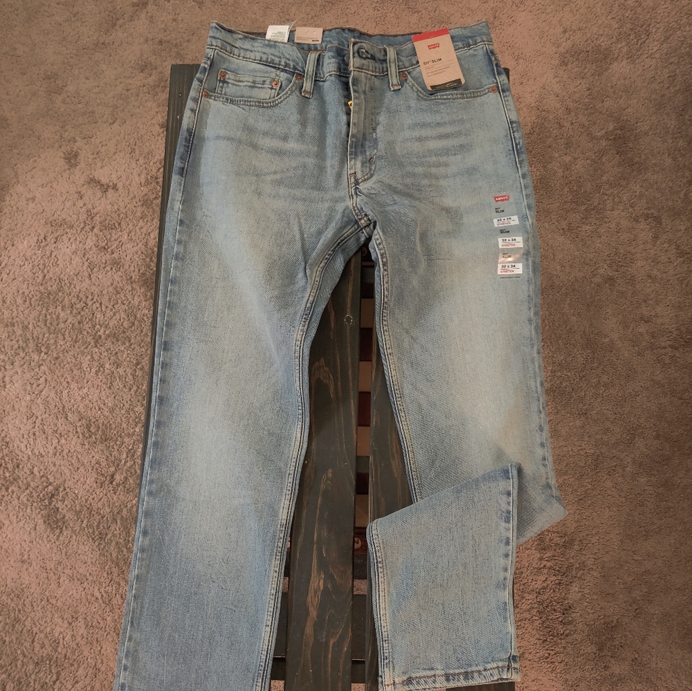 Men's Blue Stone Levi's Slim fit jeans, size 32x34, NWT.
